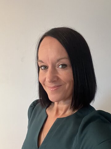 Mrs Helen Cunliffe 