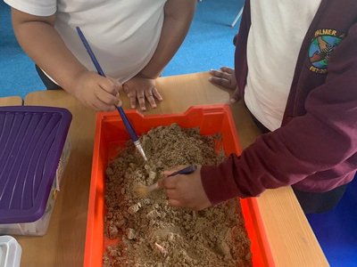 Image of Year 4 Archaeological dig