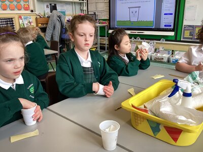 Image of Year 1 planting seeds and bulbs