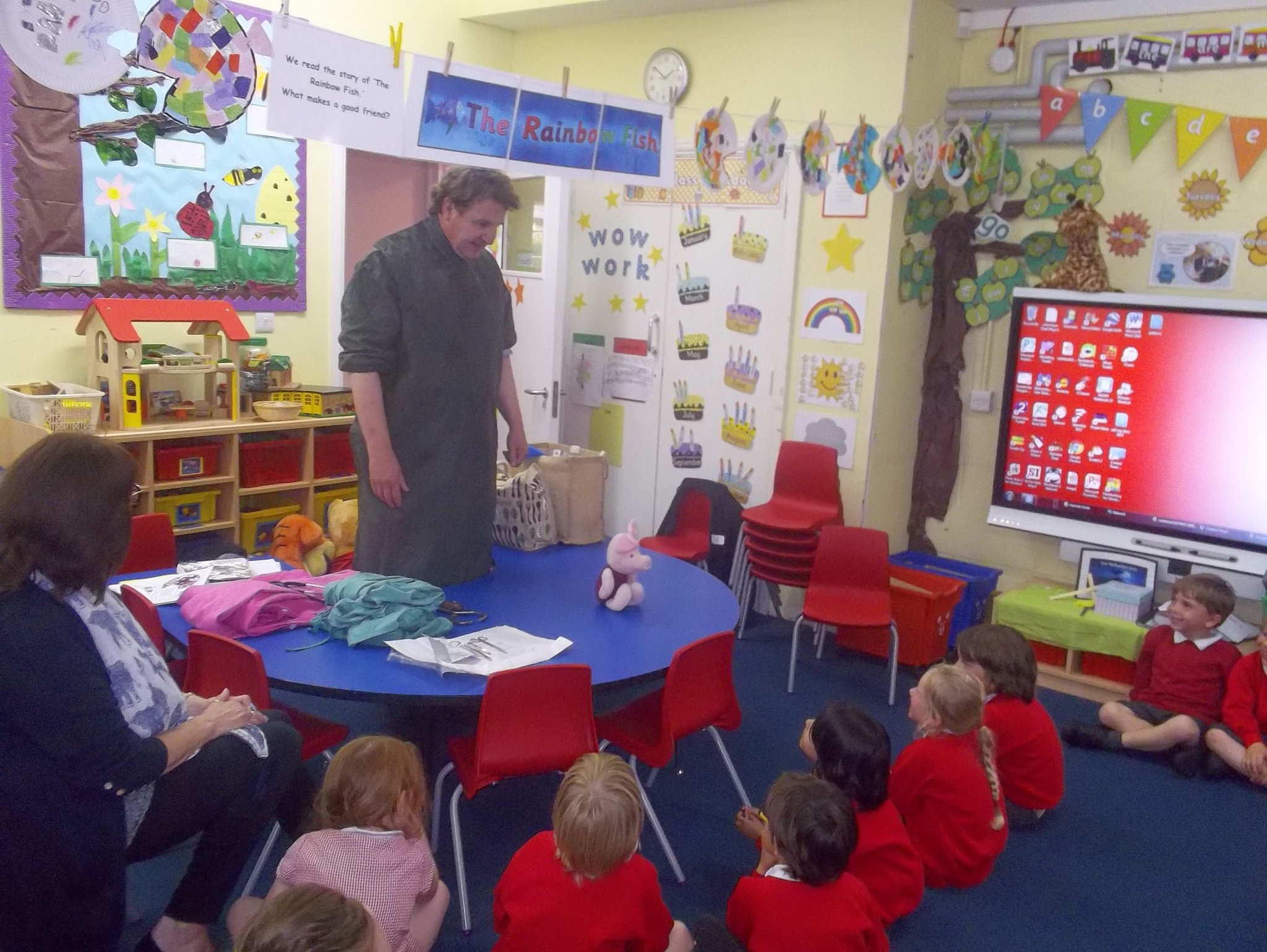 Image of Mr Best, the vet, visits Foundation Class