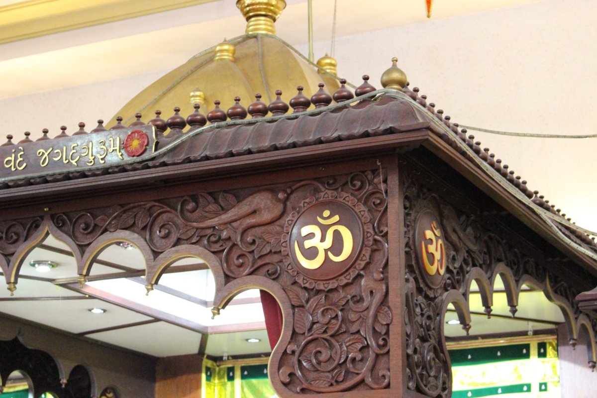 Image of AAA Students visit Hindu Temple in RE