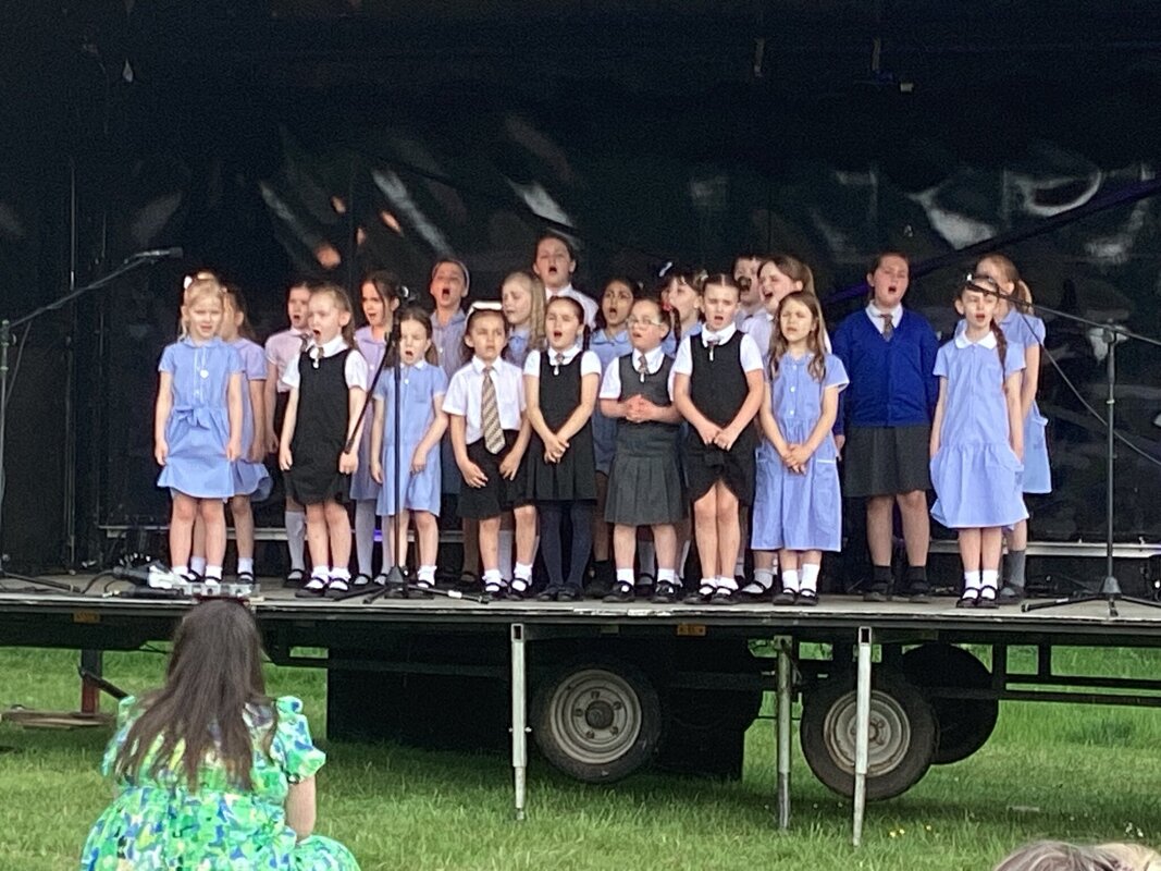 Image of Singing Superstars sing at Trentham Gardens