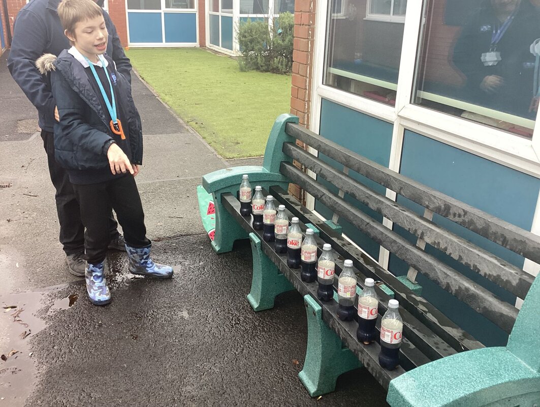 Image of 3S - 10 Coke Bottles - Learning 'One Less'