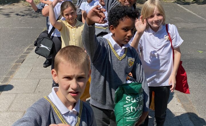 Image of Year 4 arrive for their first swimming lesson!